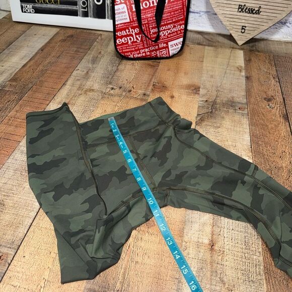 Lululemon Invigorate High-Rise Crop 23"
Heritage 365 Camo Green Twill Multi - Picture 13 of 15